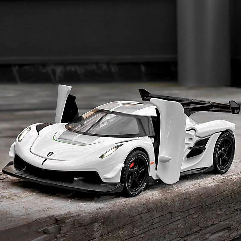 Koenigsegg Jesko Attack Суперкар Симуляция Литые и Игрушечные Транспортные Средства Звуки и Свет Машинка с Инерционным Двигателем 1:32 Подарки из сплава для детей