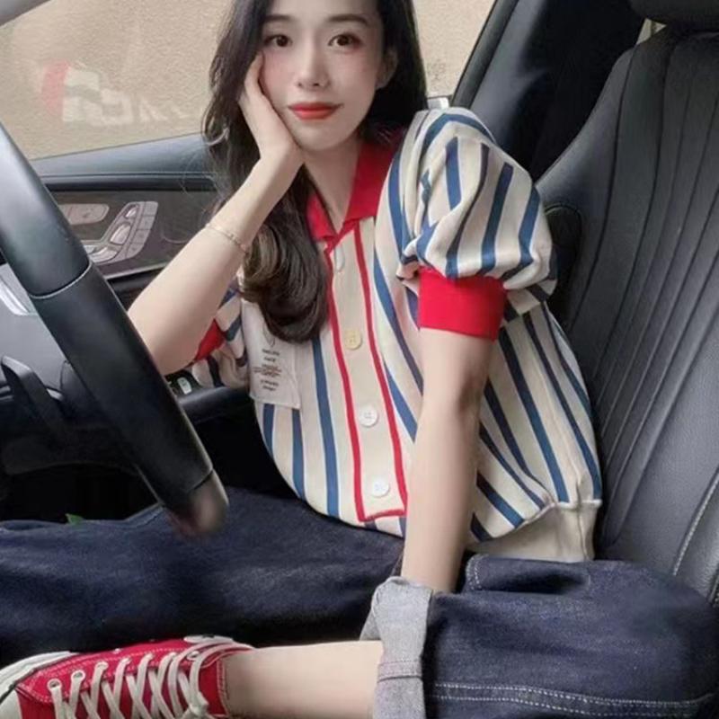 Модная и изысканная темпераментная контрастная полосатая футболка с короткими рукавами для женщин, летний повседневный универсальный топ