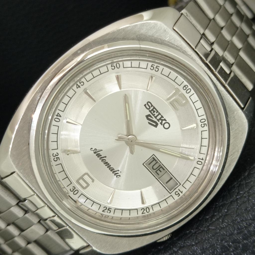 ОРИГИНАЛЬНЫЕ ВИНТАЖНЫЕ АВТОМАТИЧЕСКИЕ ЧАСЫ SEIKO 5 7019A ЯПОНИЯ МУЖСКИЕ СЕРЕБРЯНЫЙ ЦИФЕРБЛАТ a709190-1