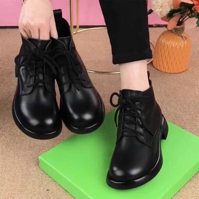 Женские короткие ботинки на плоской подошве, новая коллекция осень-зима 2025, с круглым носком, на шнуровке, в британском стиле, с мягкой подошвой, бархатные теплые ботинки Мартин, одинарные ботинки