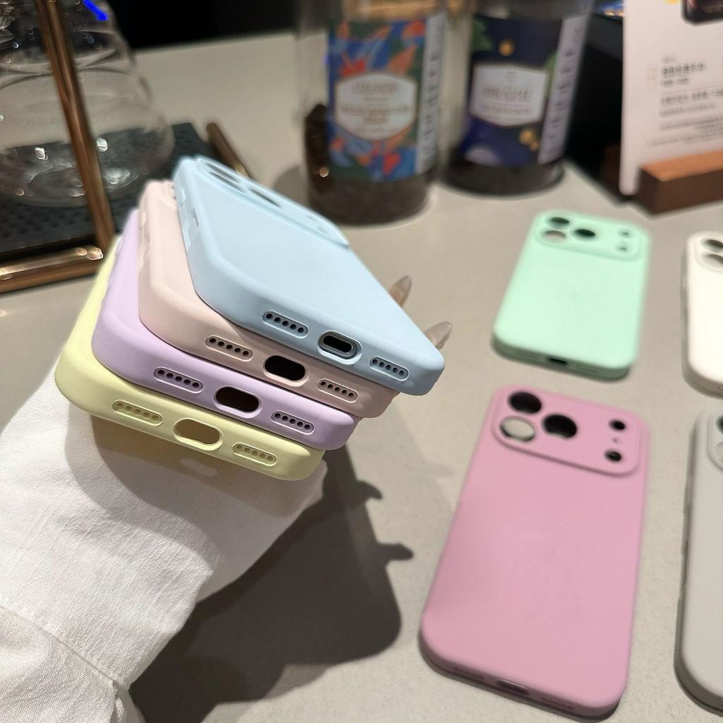 Fine hole liquid silicone is suitable for Apple 17PROMAX integrated button mobile phone case iPhone16 solid color protective case.