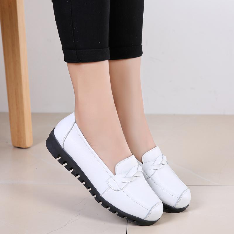 Обувь для мам, кожаная обувь для пожилых женщин с мягкой подошвой, удобные туфли на плоской подошве на танкетке