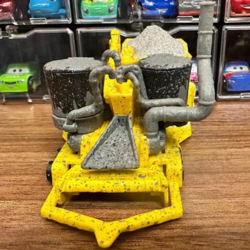 1:Масштаб 55  Pixar Cars Бесси Дорожный Каток - Премиальная Металлическая Литая Модель - Ограниченная Серия Коллекционный Подарок для Мальчиков и Мужчин