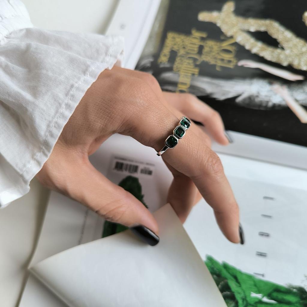 Silver Ring with Cubic Zirconia, Item Weight 3.21 G (60002296)