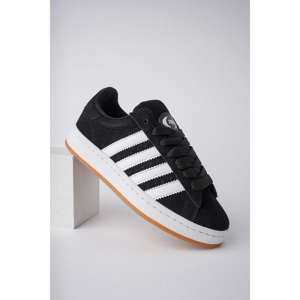 Спортивные кроссовки черные белые