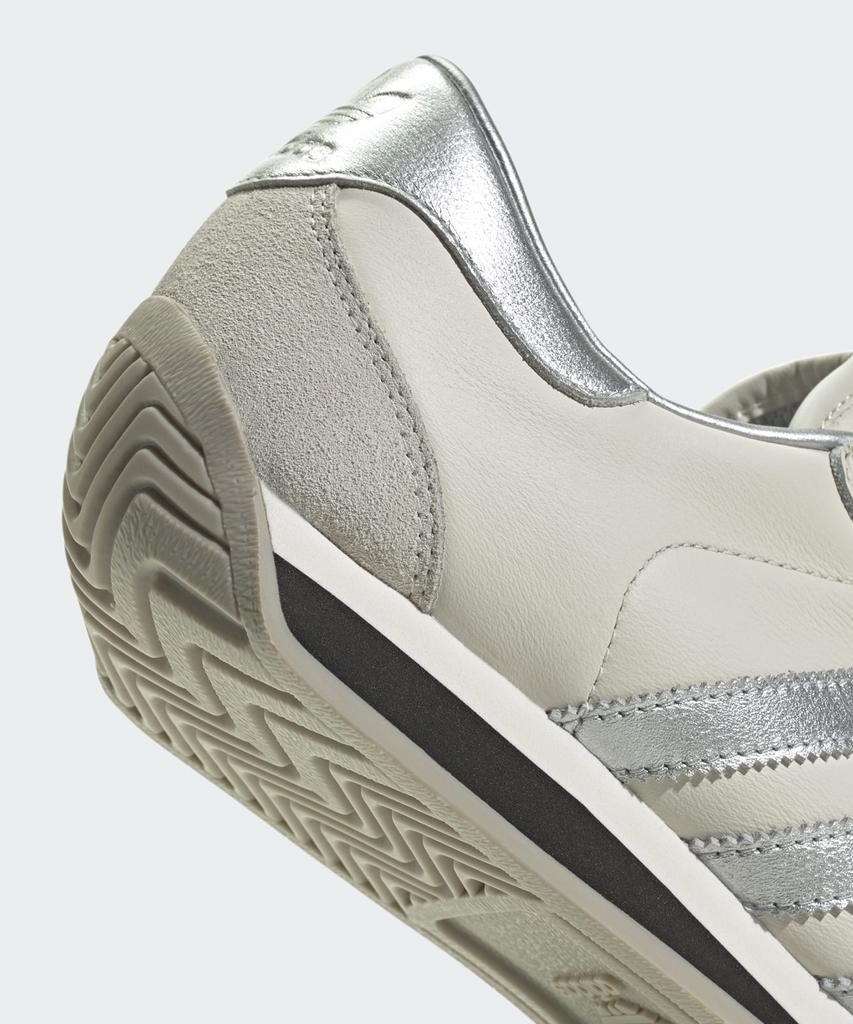 adidas Страна II - Кремовый:Серебристый / Jh5600
