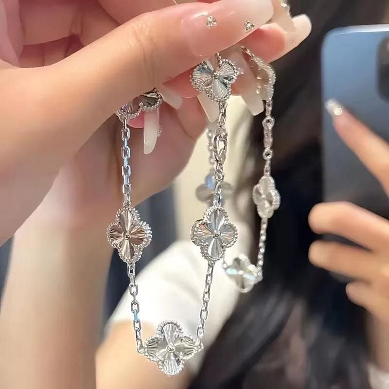 Браслет с четырьмя листочками клевера, легкий, роскошный, темпераментный, женский, нишевый дизайн, браслет с пятью цветами Sense Lucky