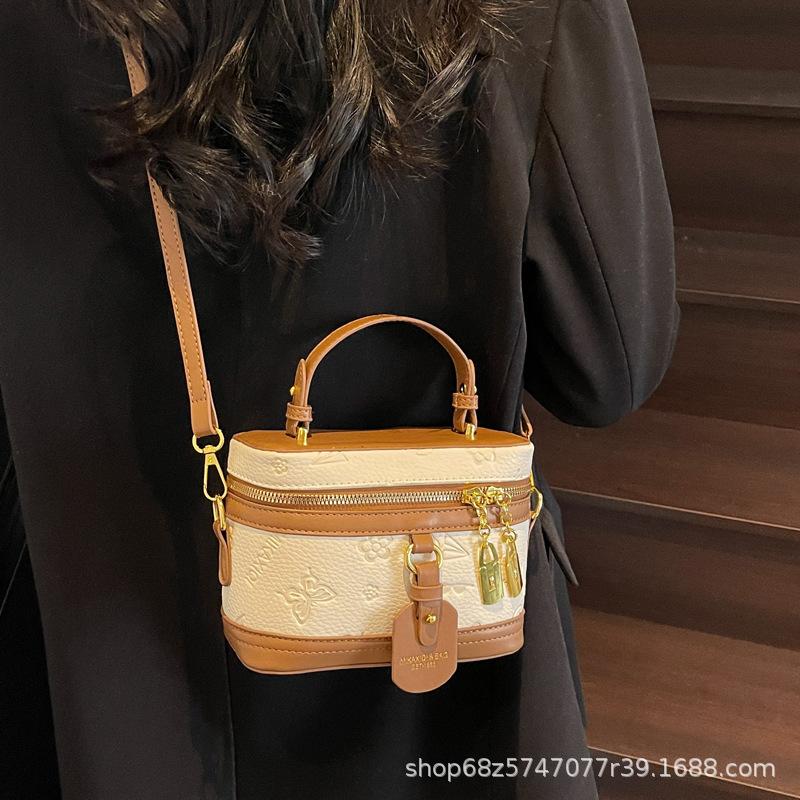 2025 Popular Bag Women's 2025 New Spring Versatile One-Shoulder Crossbody Bag High-end Texture Niche Handbag Bag