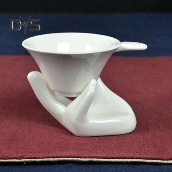 Подставка для яиц в форме руки. Прочная керамическая конструкция. Простая в уходе подставка для вареных яиц. Украшение стола.