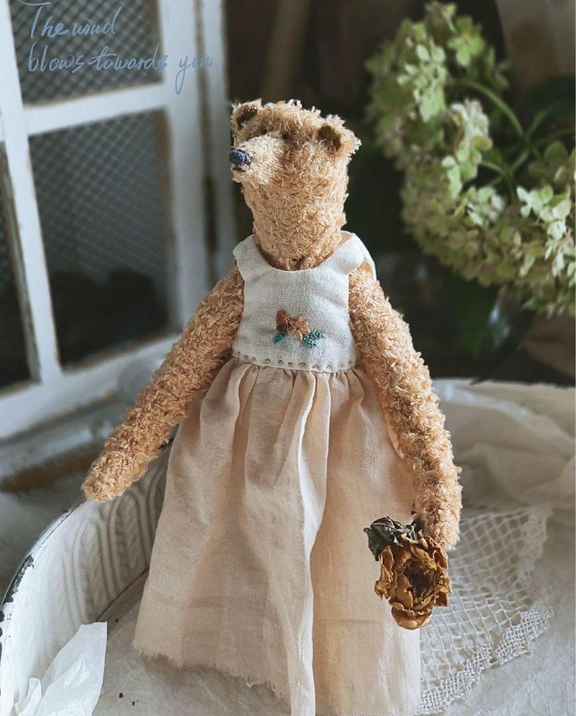 [USED] Gentle Lady Bear Teddy Bear Handmade by Overseas Artists
