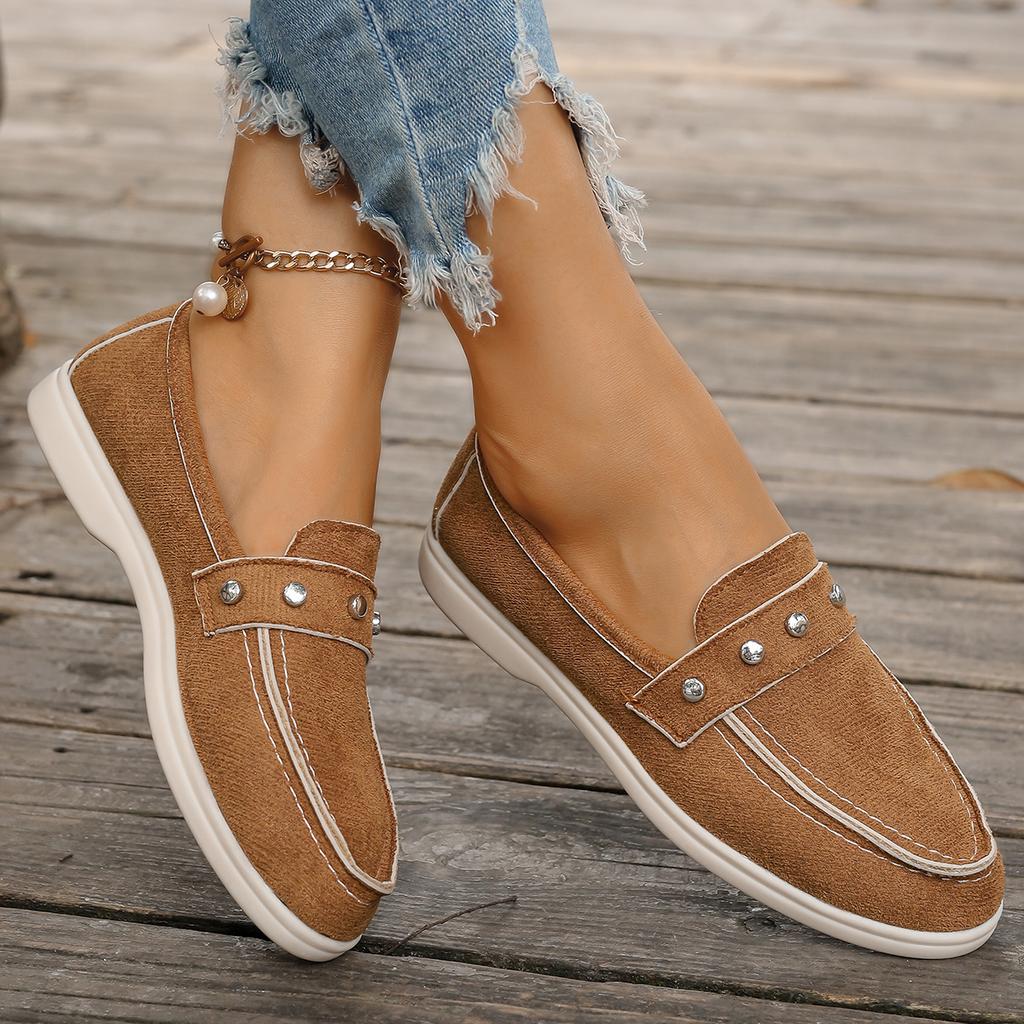 Модные женские повседневные мокасины с заклепками 2024 года, новые удобные туфли на мягкой подошве для женщин больших размеров, легкие туфли на плоской подошве для женщин