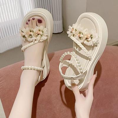 Нежные цветы, толстая подошва, красивый сказочный стиль с сандалиями на юбке, женские новые модели 2025, корейская версия жемчужных сандалий, женские