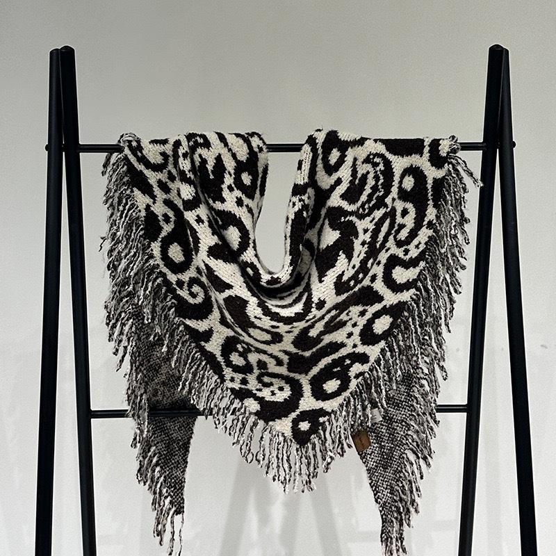 New Tassel Scarf for Women Leopard Print Autumn and Winter New Wool Blended Triangle Scarf Shawl Retro Fashion Shawl
