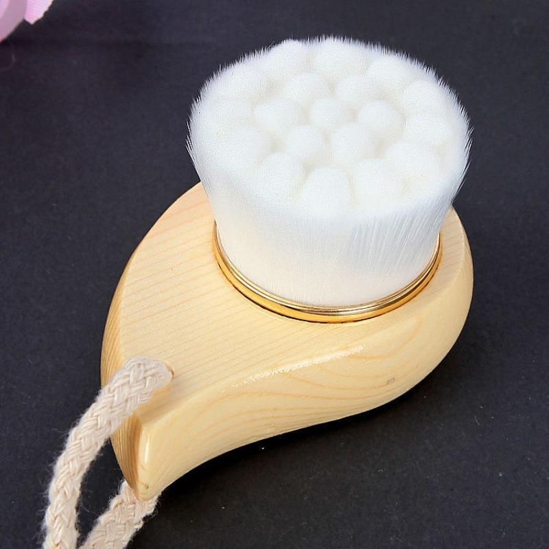 Wooden Handle Comma-shaped Super Soft Facial Cleansing Brush, Manual Facial Cleansing Brush