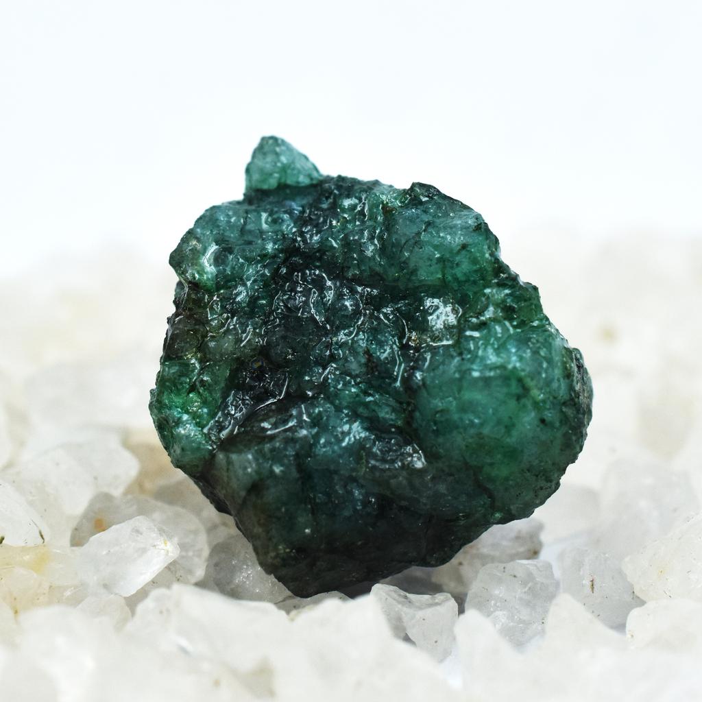 Natural Green Emerald Loose Gemstone 67.50 ct Uncut Raw Rough for Lapidary and Gem Collections