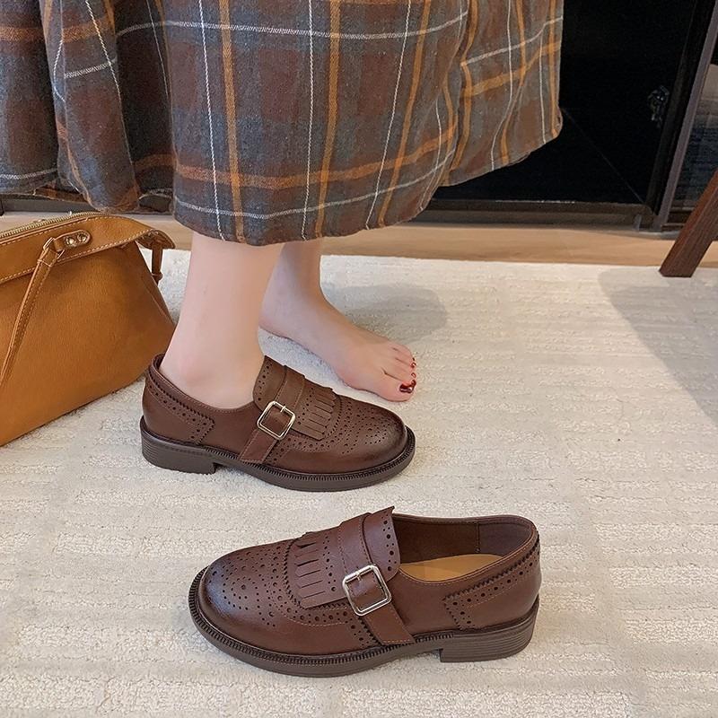 Модные ретро туфли на низком каблуке, осенняя новинка, круглый носок, глубокий вырез, дышащие отверстия, металлическая пряжка, нескользящая низкая посадка
