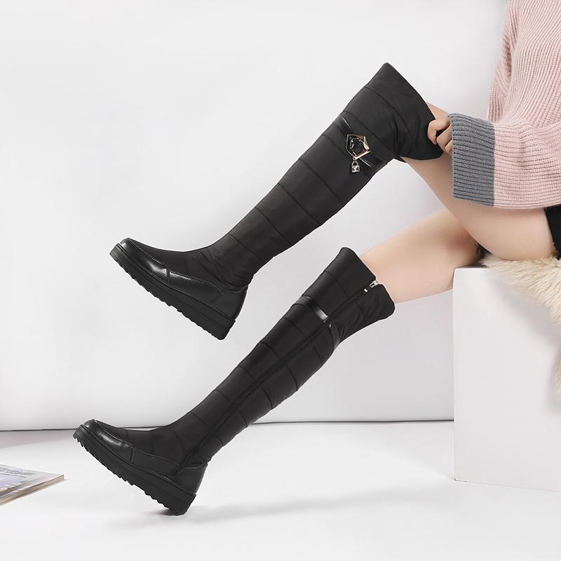 Q/Женские зимние ботинки на плоской подошве незаменимы зимой, поскольку они обеспечивают комфорт и тепло.. Длинные плюшевые сапоги большого размера из натуральной кожи.