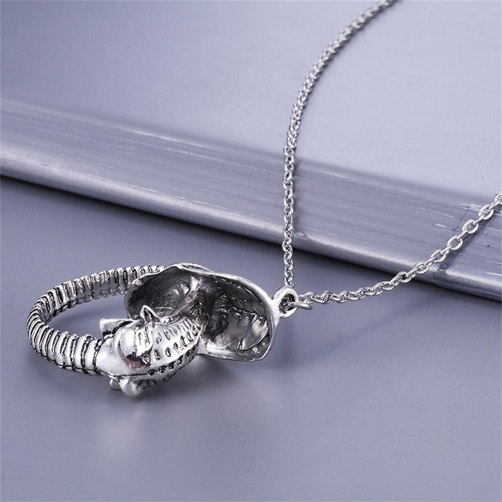 Vintage Game Aliens Predator Key Chain Alien Queen Keychain Fashion Metal Pendant Necklace Movie Keyring For Fans Gifts