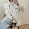 Модная женская куртка-пуховик средней и длинной длины 2024 года, зимняя новая тонкая белая куртка-пуховик с капюшоном и роговой пряжкой