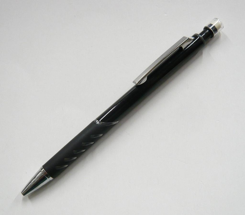 Тонкий коричневый кожаный пенал с черными металлическими механическими карандашами (T23-ASC-SI2067SP-B)