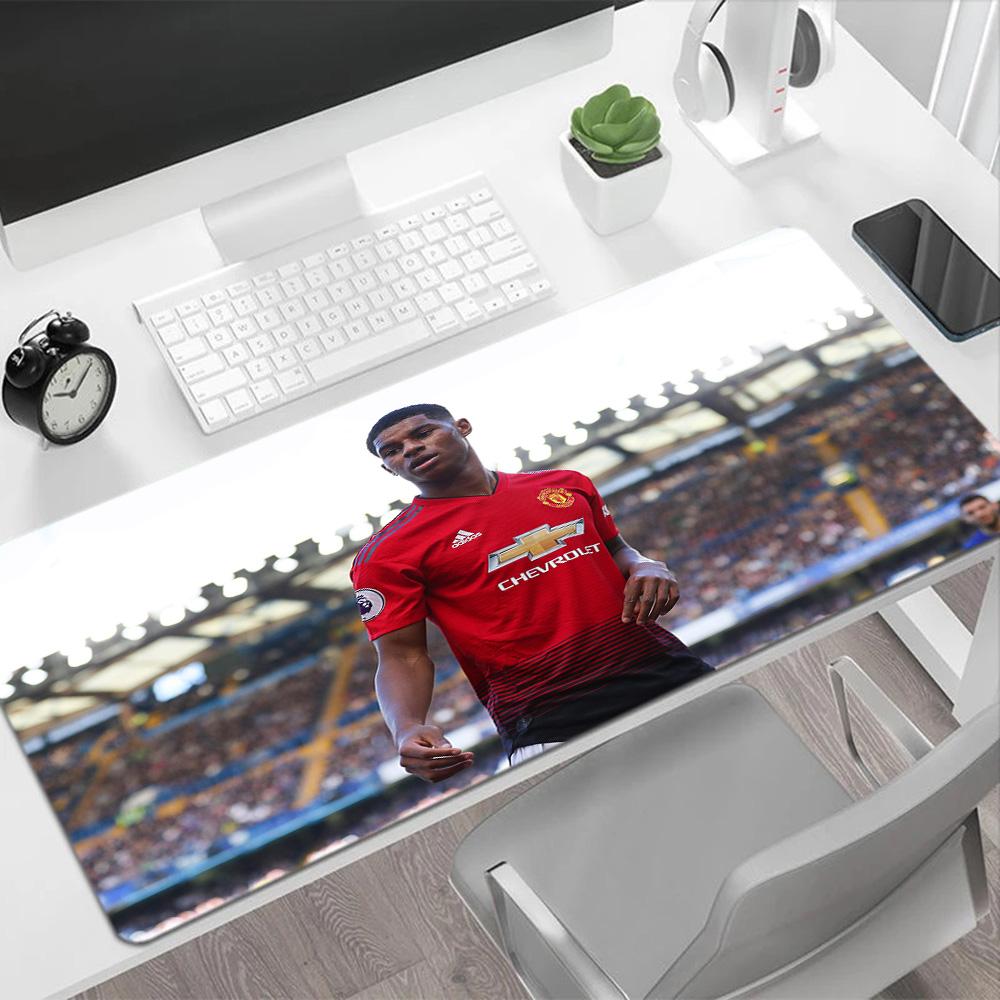 Manchester United's Rashford Applauds Fans Large Mouse Pad Gamer Mousepad Study Desk Mat Non-Slip Rubber Base Suitable for Office Gaming PC Laptop