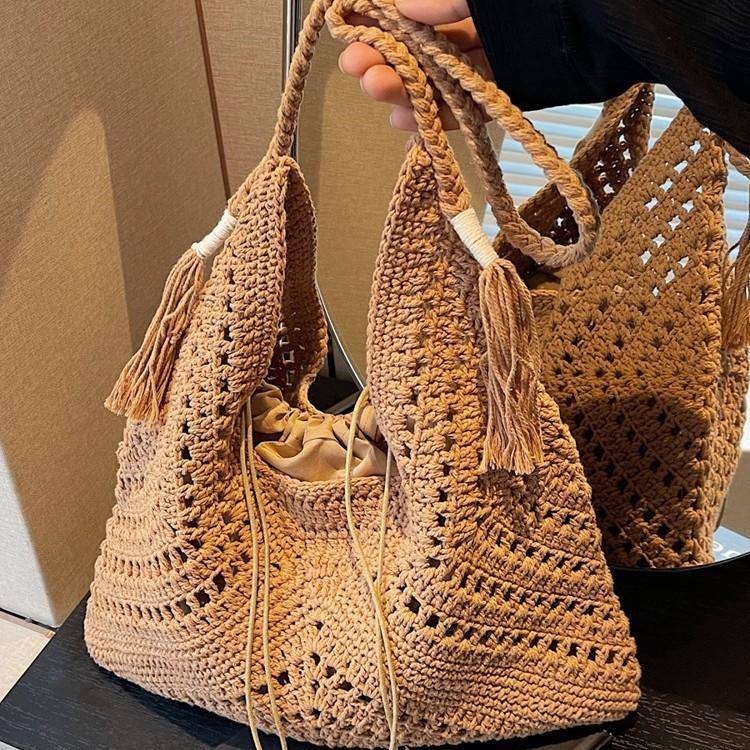 Casual Woven Shoulder Bag With Large Size And Tassel Drawstring Closure For Summer Holiday