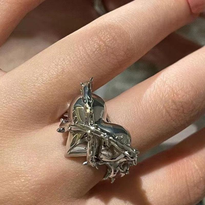 Harajuku Dark Wind Thorns Love Open Ring Trend Ins Cold Heart-shaped Ring for Women