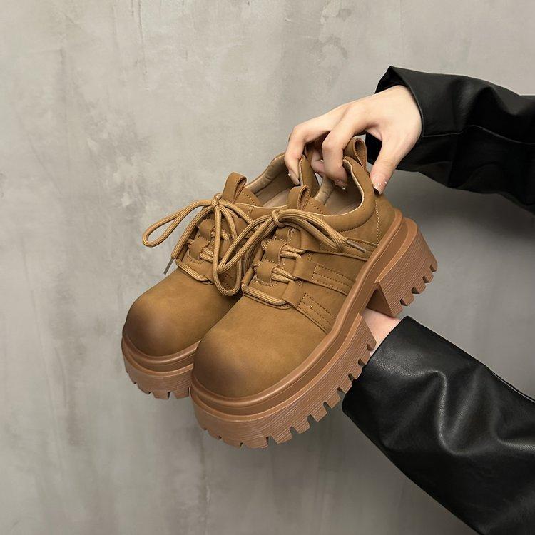 Европейская станция Британский стиль удобные одинарные туфли женские 2025 осень новые на шнуровке универсальные дышащие толстая подошва увеличивающие рост лоферы тренд