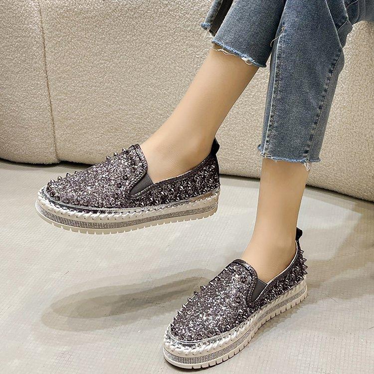 Большие размеры одинарных туфель 2024 года, осень, новые студенческие туфли со стразами и заклепками на толстой подошве с одной педалью