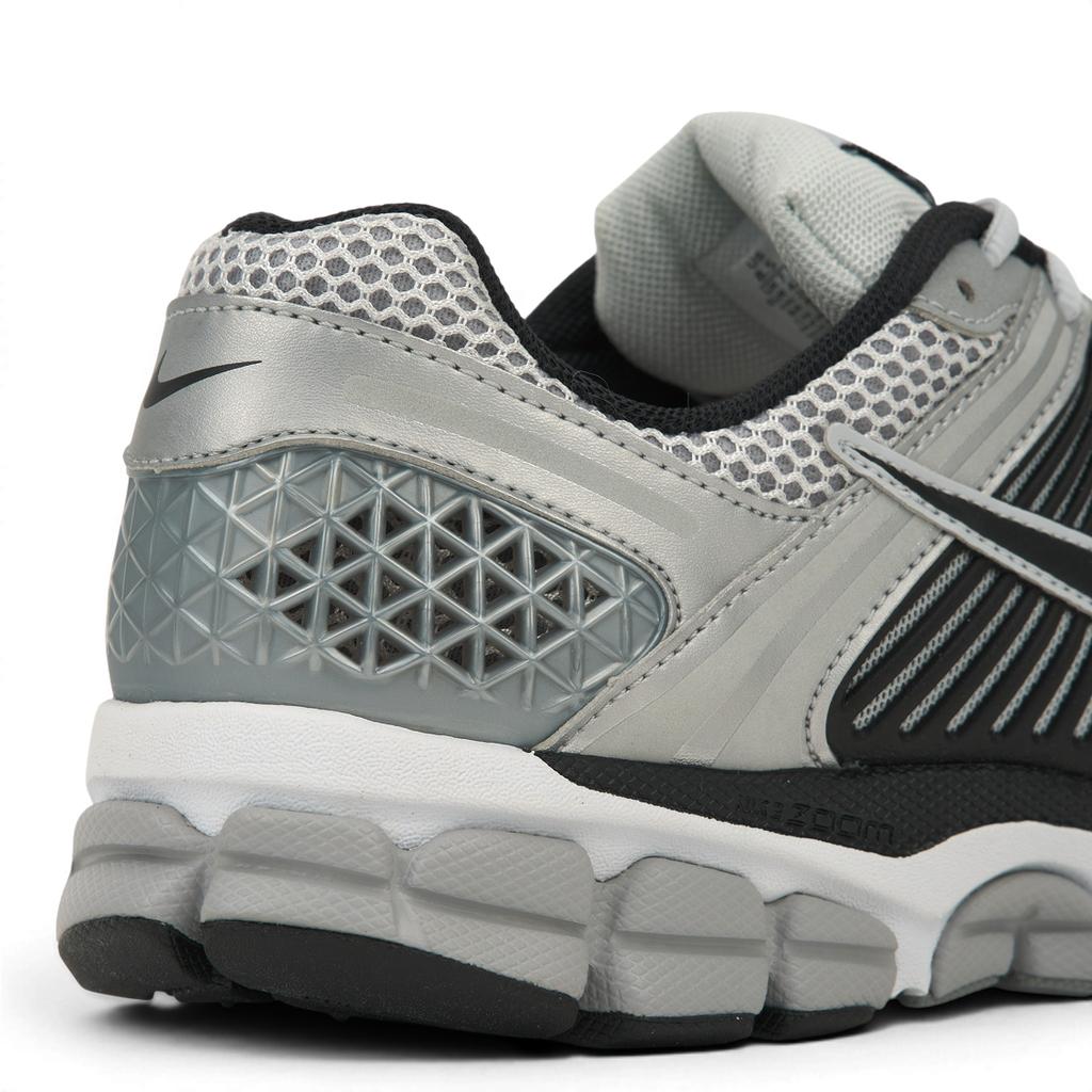 Nike Air Zoom Vomero 5 мужские кроссовки цвета металлик, серебристо-черные, чисто-платиновые, белые FJ4151-004