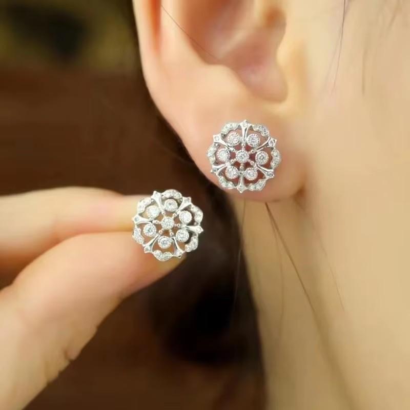 Huitan Bright Flower Cubic Zirconia Stud Earrings for Women Aesthetic Delicate Wedding Party Jewelry Luxury Piercing Accessories