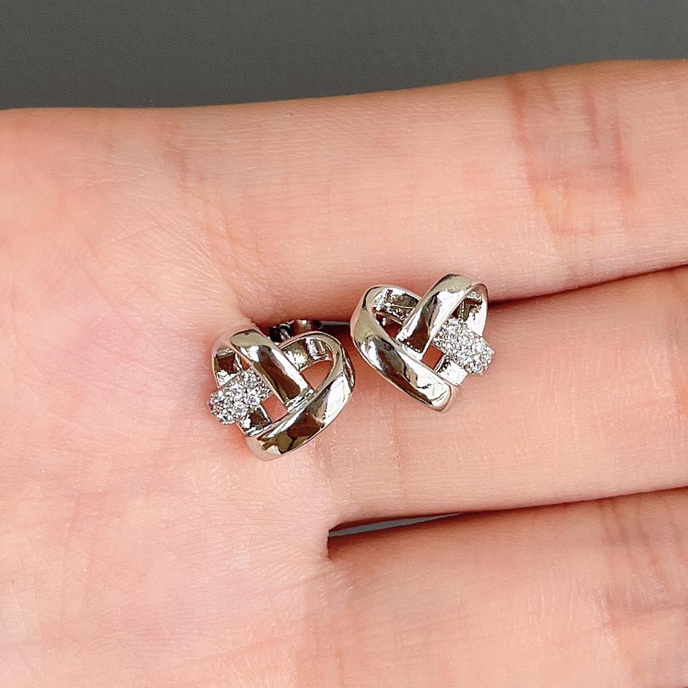 Exquisite Love Heart Zircon Stud Earrings: Gold-Plated Niche Design, High-End Trendy Style