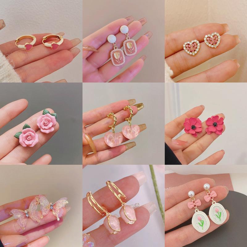 Корейские розовые серьги-пусеты в форме сердца с цветком из смолы - Элегантные и модные