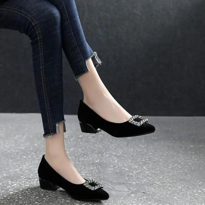 Модная обувь для женщин Туфли-лодочки с острым носком на низком каблуке Элегантные туфли на блочном каблуке Роскошный бренд Слипоны Оптовая акция Горячее предложение А