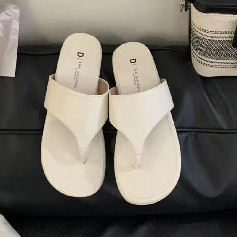 Flats Women Slippers Designer Clip Toe Flip Flops Casual Shoes Woman 2025 Summer New Trend Home Slides Walking Femme