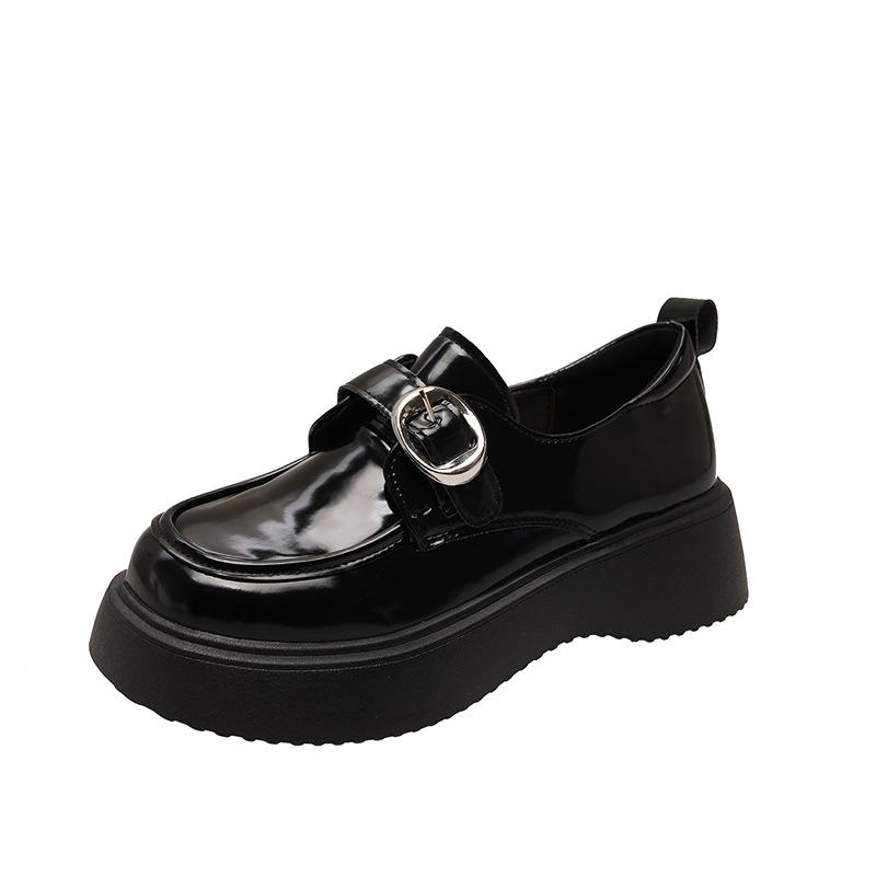 Черные маленькие кожаные туфли женские 2025 новые весенне-осенние новые ретро на плоской подошве одинарные туфли в британском стиле с пряжкой модные лоферы