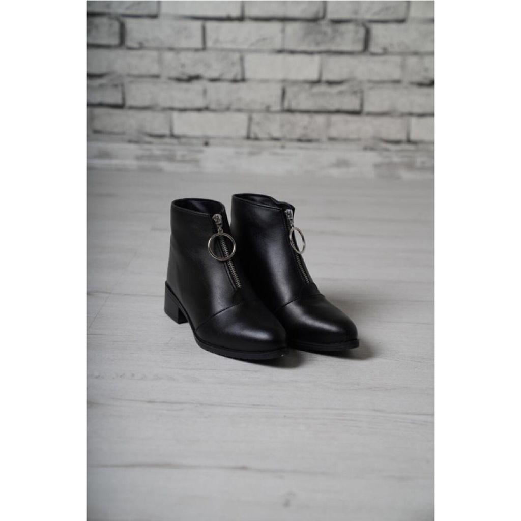 Женские черные кожаные ботинки с молнией спереди