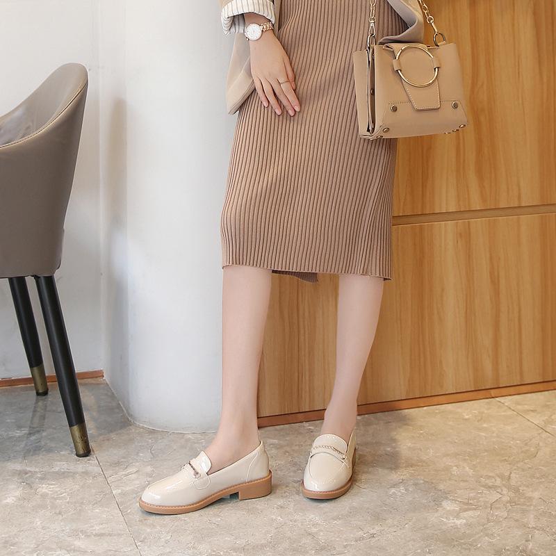 Весенняя женская обувь в британском стиле, модные лакированные кожаные мокасины 2024 года, новая осенняя обувь для офиса в стиле ретро, женские туфли-лодочки без застежек