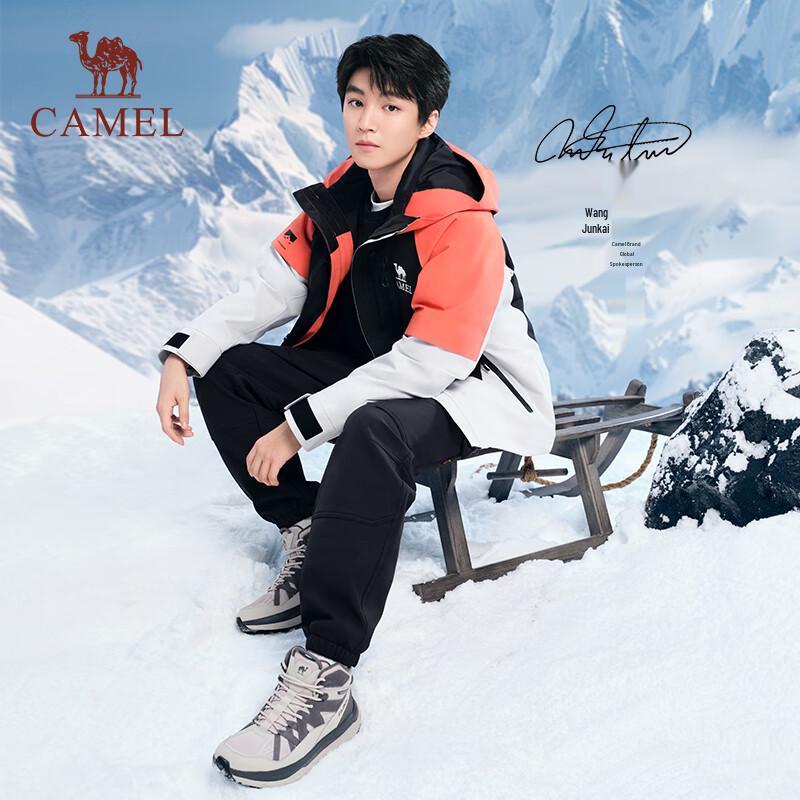 Camel Пуховик 3-в-1 с подписью Ван Цзюнькая