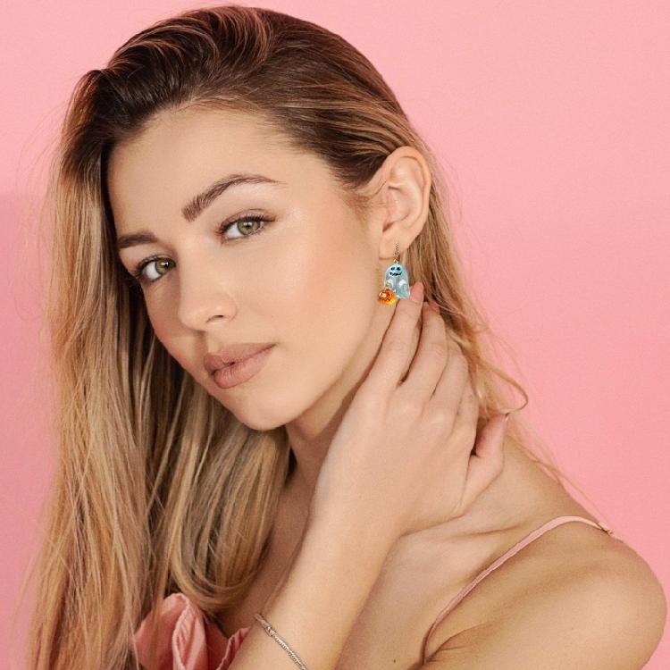 Стильные светящиеся серьги-пусеты «Ночные призраки» дополняют стильные наряды долговечным светящимся модным ювелирным аксессуаром.