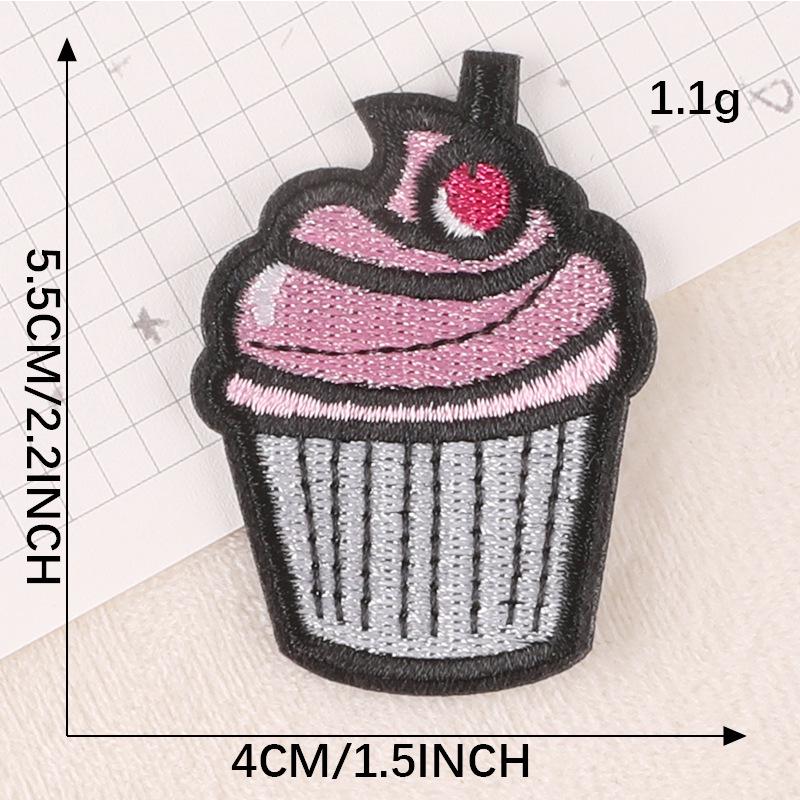 Вышитая нашивка на одежде и аксессуарах своими руками