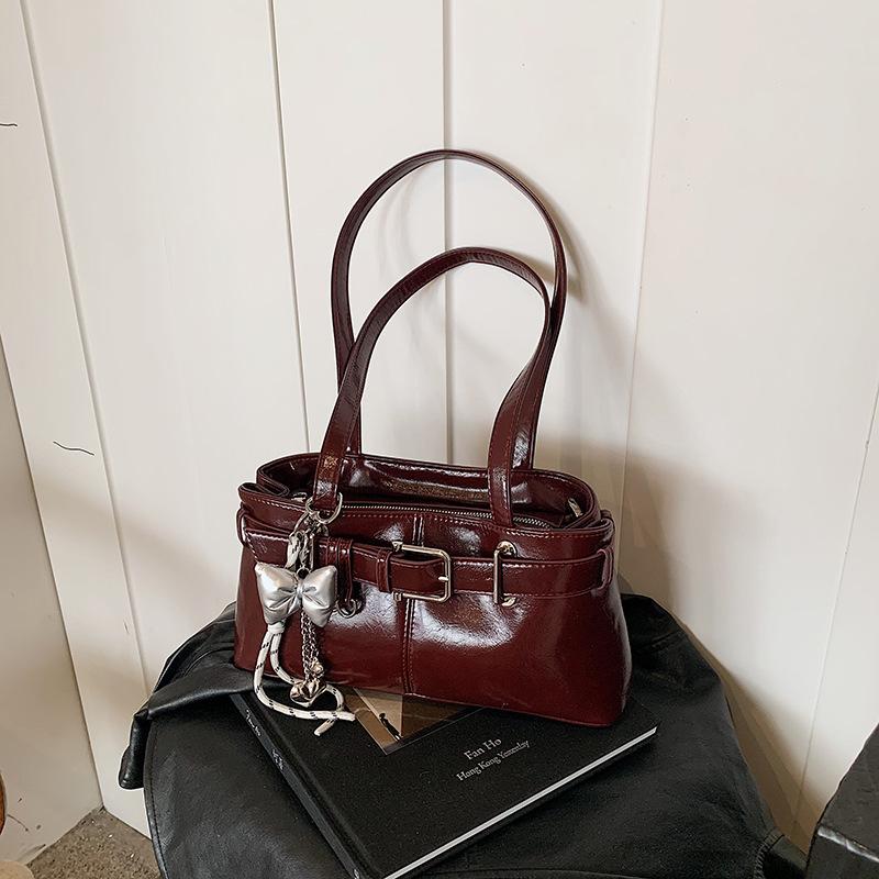 Корейская нишевая сумка подмышку женская 2025 новая трендовая осенне-зимняя модная сумка-тоут для通勤, простая и универсальная сумочка