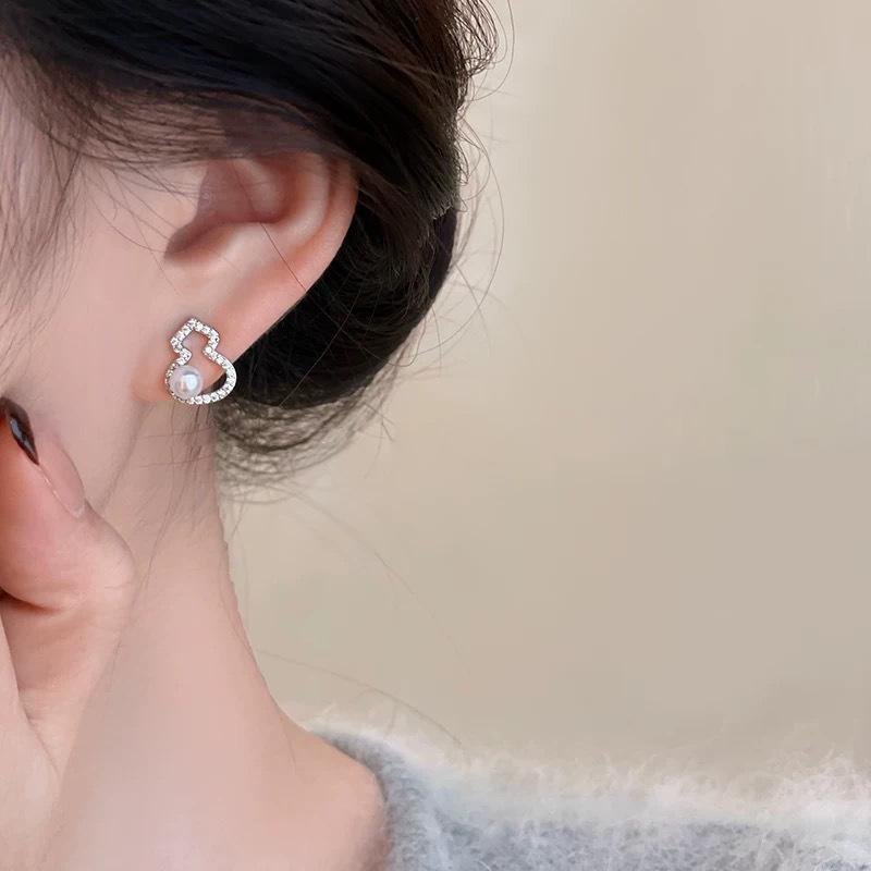 New Chinese-style hollow gourd stud earrings, pearl women's niche micro-inlaid zircon earrings, high-end earless ear clips, high-end sense