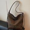 2025 New Leopard Print Tote Bag Versatile Casual Shoulder Messenger Bag Women's Senior Sense Foreign Style Commuter Bag Women