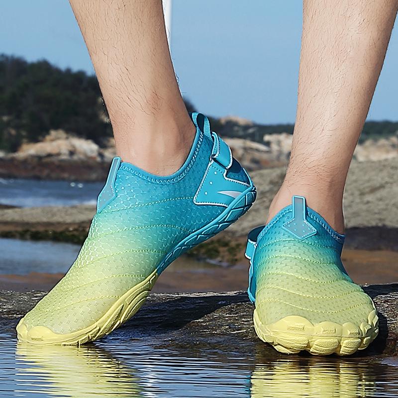 Модная мужская обувь для босых ног для воды, пляжная обувь, быстросохнущие походные спортивные сандалии, градиентный дизайн, удобная тренировочная обувь для пары 47
