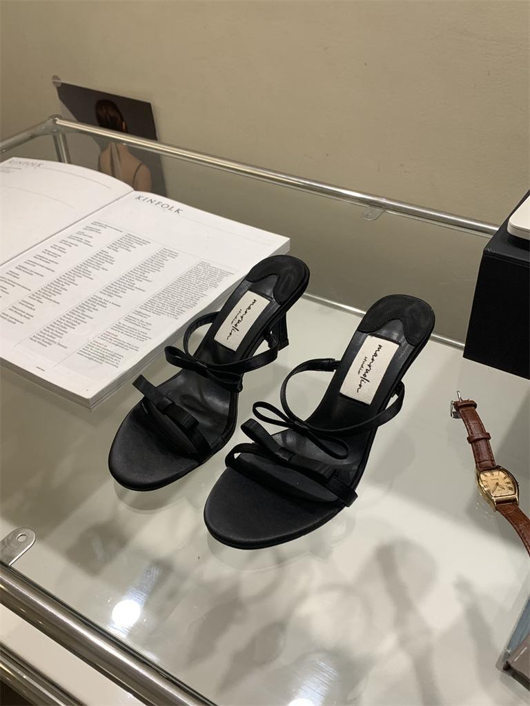 2025 новые французские сандалии в стиле феи, верхняя одежда, летнее слово с бантом, тонкий каблук, элегантные женские тапочки на высоком каблуке