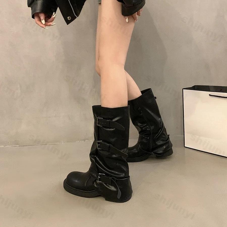 Модные ретро-сапоги до середины голени с пряжкой на ремне 2024 года, новые черные сапоги с круглым носком и плиссировкой, на толстом каблуке для женщин, с боковой молнией, современная обувь