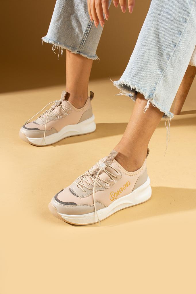 Женские кроссовки на шнуровке с удобной подошвой 36-140-24Queen