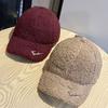 Новая бейсболка из овечьей шерсти с широкими полями для женщин, корейская версия, осенне-зимняя теплая, подчеркивающая лицо, маленькая, плюшевая, модная, универсальная кепка с козырьком