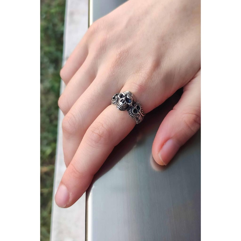 Черное регулируемое кольцо с черепом и скелетом